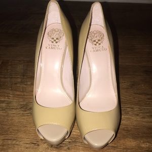Nude pumps